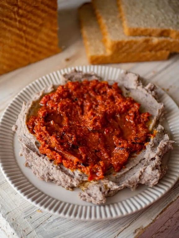Ewa Aganyin (Mashed Beans with Spicy Sauce)