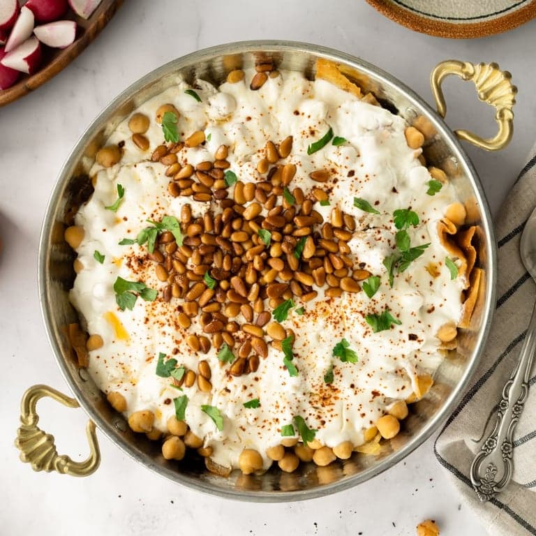 Fatteh (Chickpeas and Pita with Yogurt Sauce)