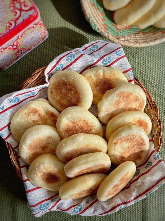 Batbout (Moroccan Pita Bread)