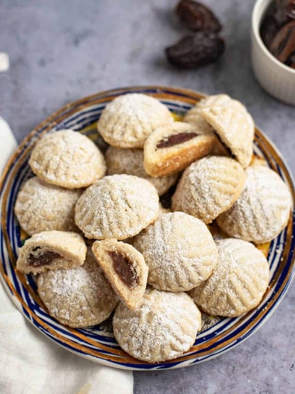 Maamoul (Date-Filled Cookies)