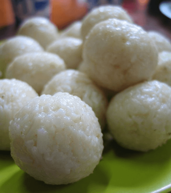 Tuwo Shinkafa (Mashed Rice Balls)