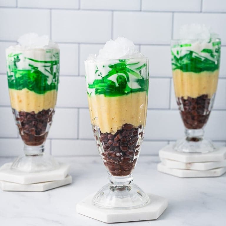 Che Ba Mau (Vietnamese Three-Color Dessert)
